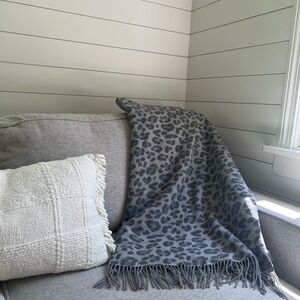 Williams-Sonoma 100% Cashmere  *limited edition